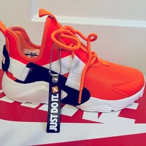 Gently used women’s Nike shoes